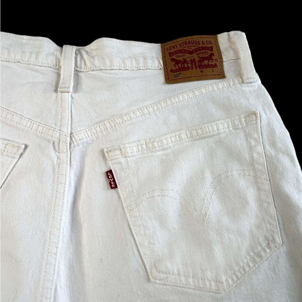 Levi's 501 High Waist Button Fly Cut Off Denim Shorts Waist 32 White Cream - Picture 8 of 16